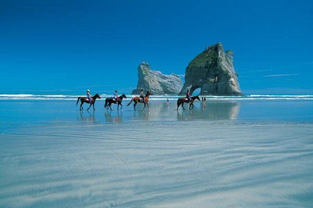 AD41-Wharariki-Beach-Nelson-Tony-Brunt